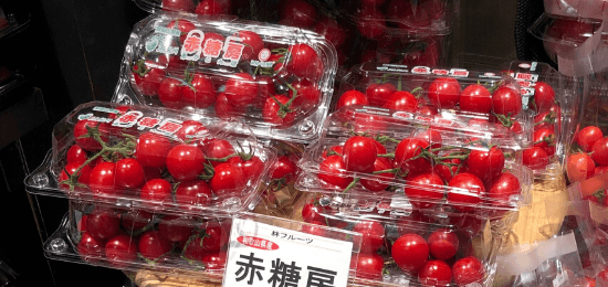 red_cherry_tomatoes_packaged_store_shelf